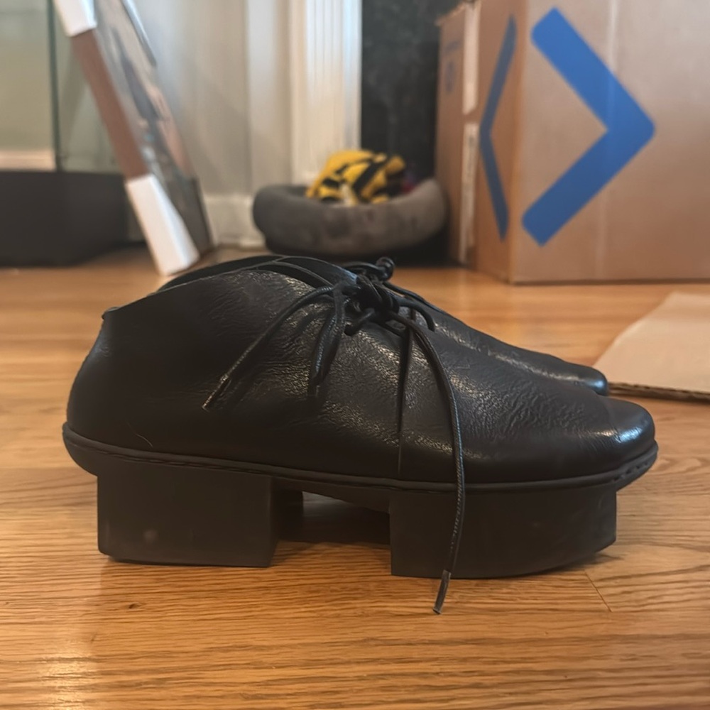 Trippen women's leather laced shoes